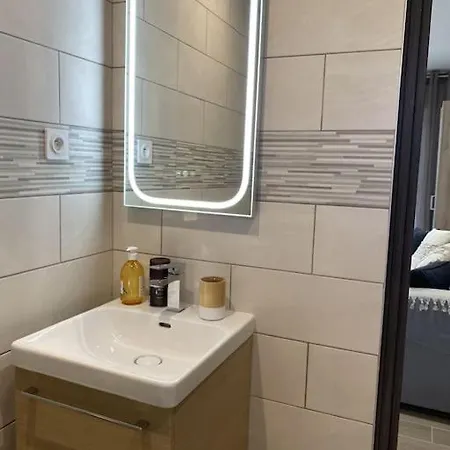 Apartment Cosy A 500m De La Frejus