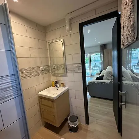 Cosy A 500m De La * Frejus